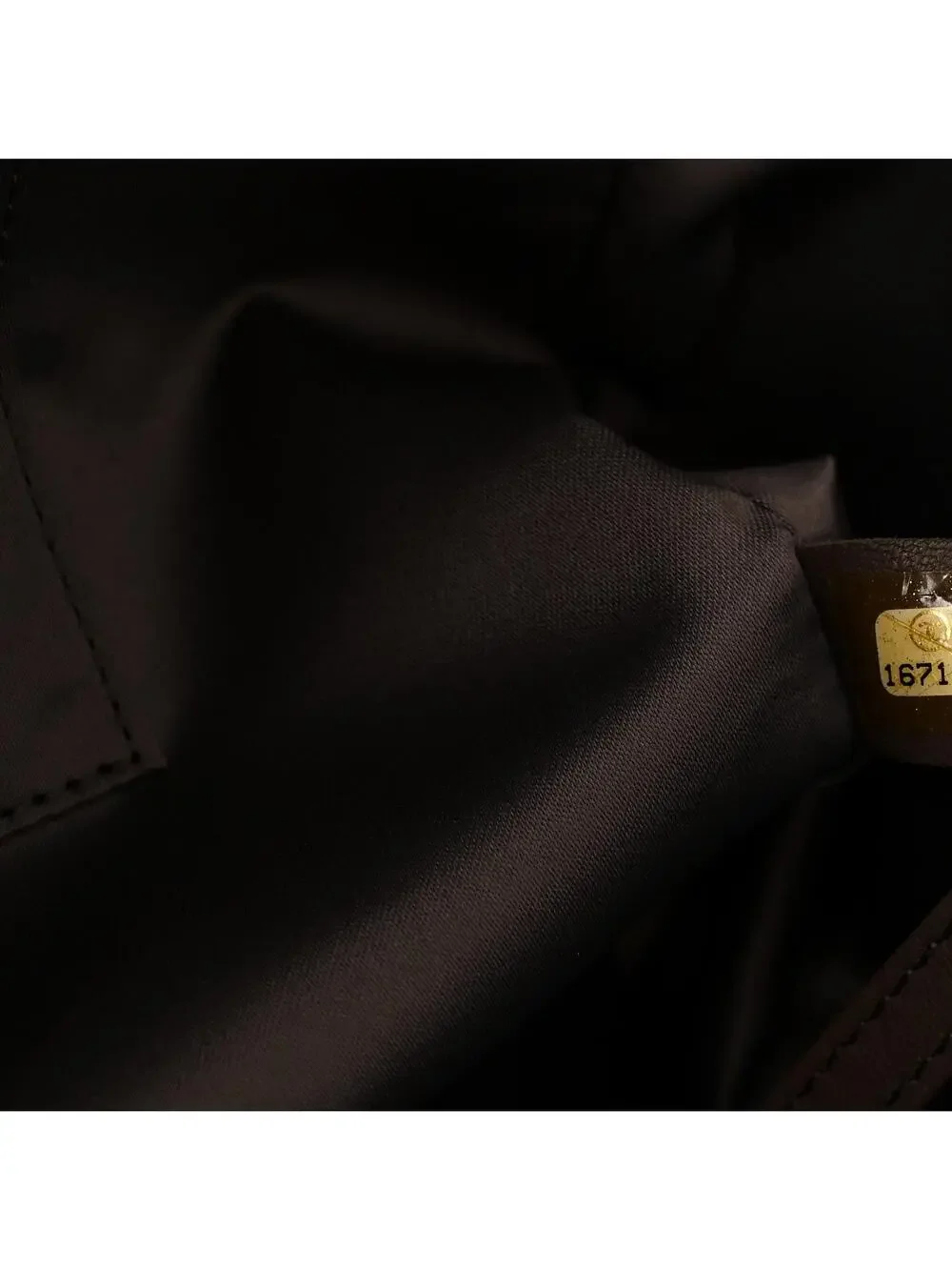 CHANEL indulge timeless